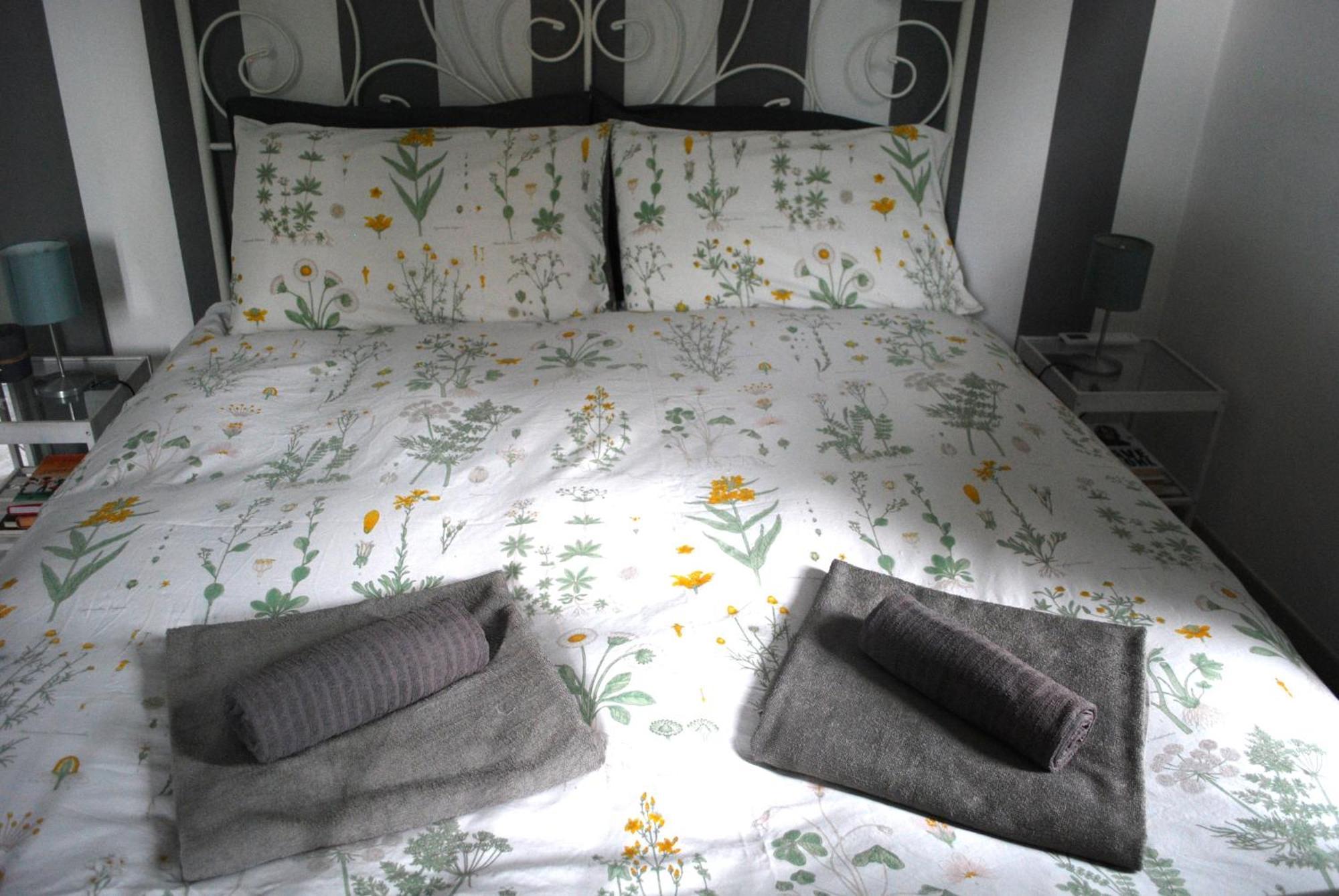 Le Stanze Di Alicam Bed & Breakfast Arona Bagian luar foto